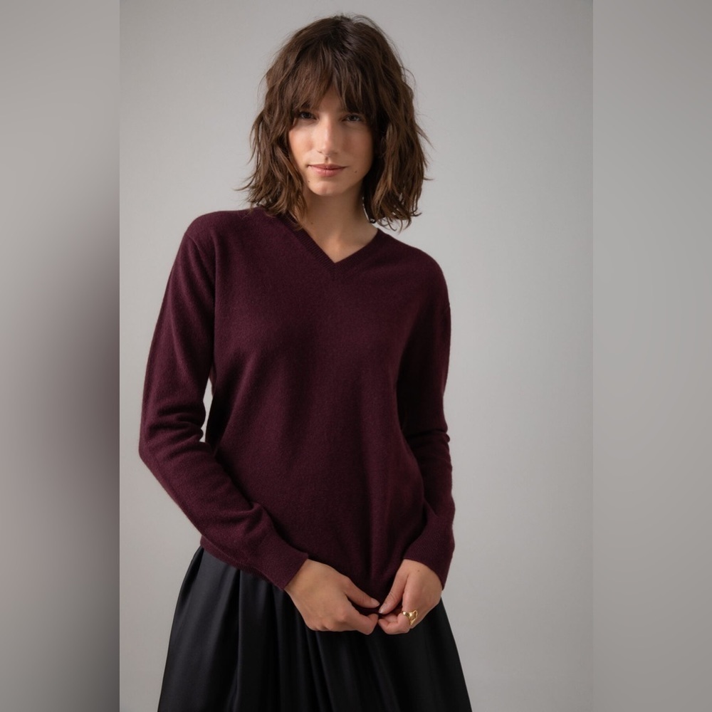 Garret Scott Women’s V-Neck Pure Merino Wool
Winter Sweater Size S